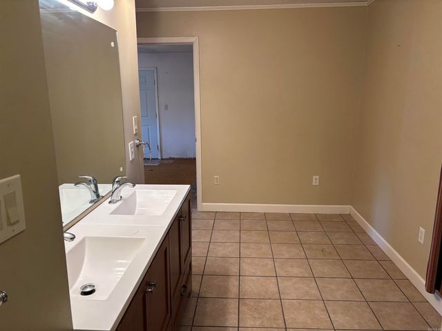 906 W Louisiana Street, Beebe, AR 72012