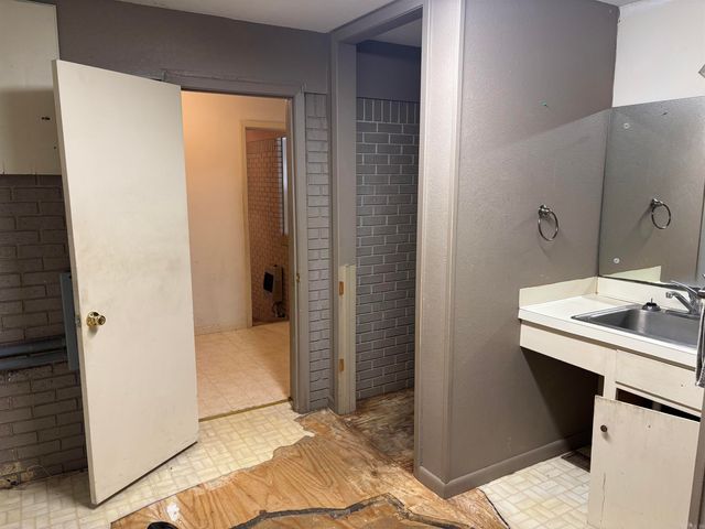 906 W Louisiana Street, Beebe, AR 72012