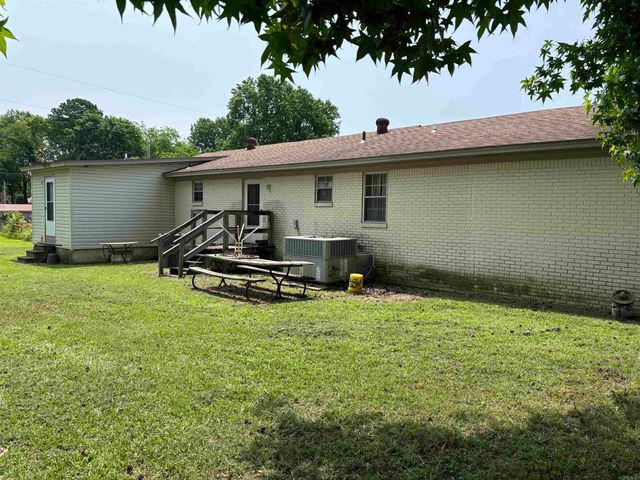 906 W Louisiana Street, Beebe, AR 72012