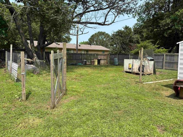 906 W Louisiana Street, Beebe, AR 72012