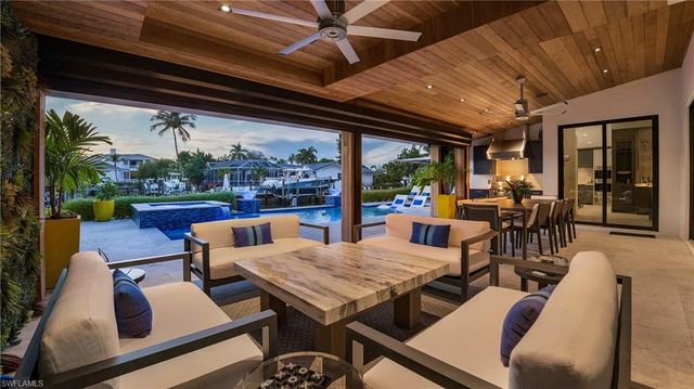 1650 Mullet CT, Naples, FL 34102