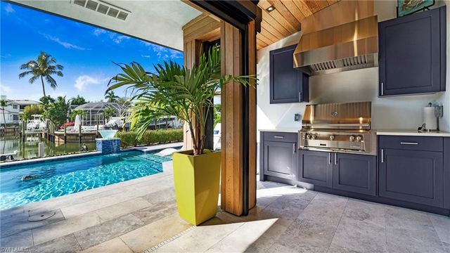 1650 Mullet CT, Naples, FL 34102