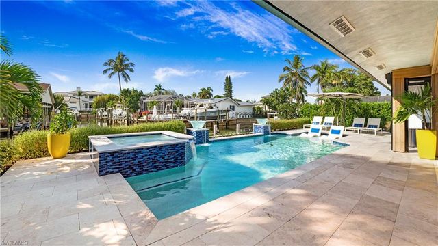 1650 Mullet CT, Naples, FL 34102
