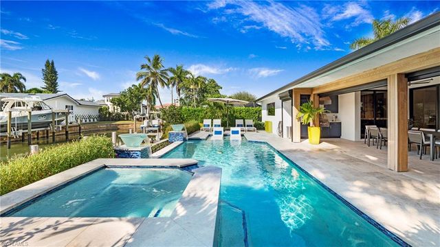 1650 Mullet CT, Naples, FL 34102