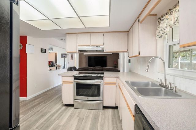 3811 RAVENNA DRIVE, Valrico, FL 33594