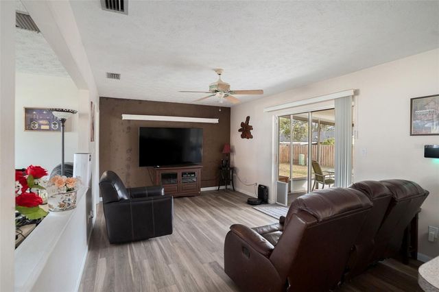 3811 RAVENNA DRIVE, Valrico, FL 33594