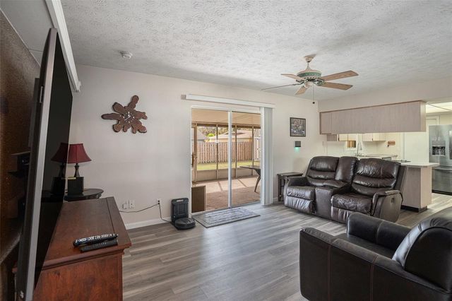 3811 RAVENNA DRIVE, Valrico, FL 33594