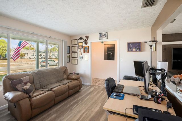 3811 RAVENNA DRIVE, Valrico, FL 33594