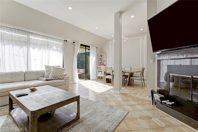 1349 N Columbus 16, Glendale, CA 91202