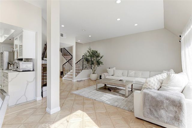 1349 N Columbus 16, Glendale, CA 91202