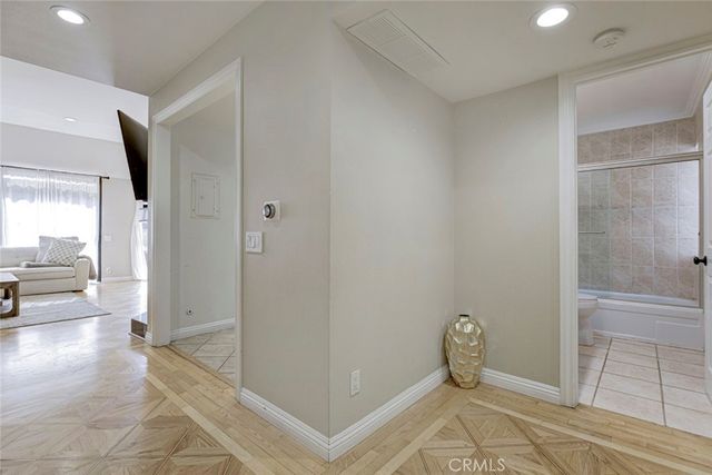 1349 N Columbus 16, Glendale, CA 91202