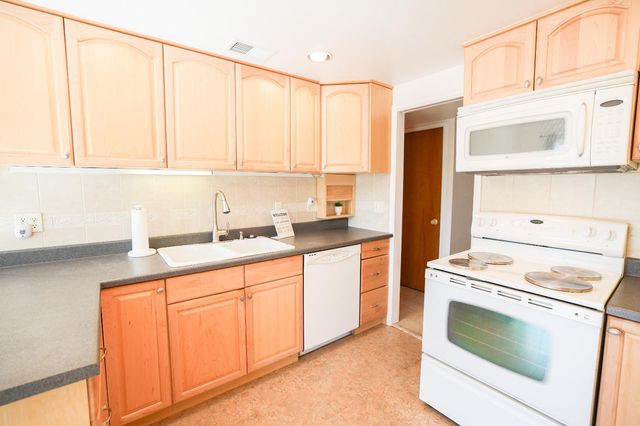 909 Harvard Pl, Woodland, CA 95695