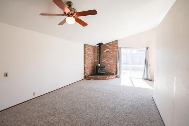 909 Harvard Pl, Woodland, CA 95695