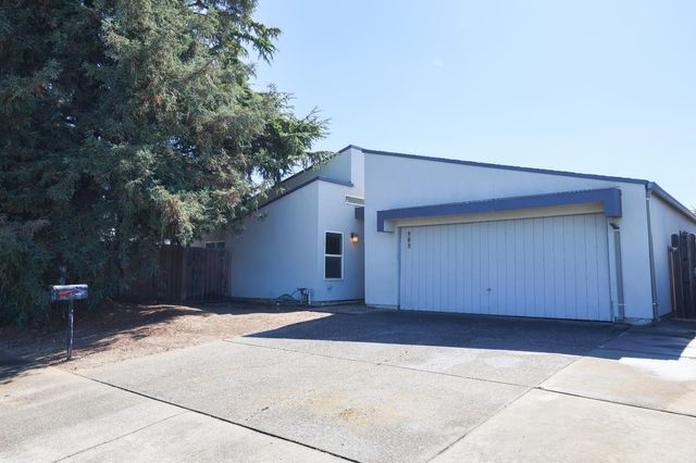 909 Harvard Pl, Woodland, CA 95695