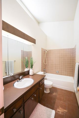 909 Harvard Pl, Woodland, CA 95695