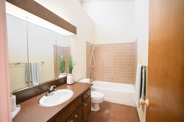 909 Harvard Pl, Woodland, CA 95695