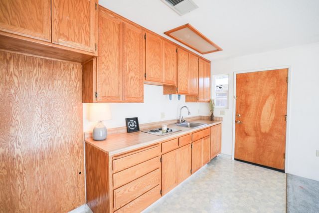 909 Harvard Pl, Woodland, CA 95695