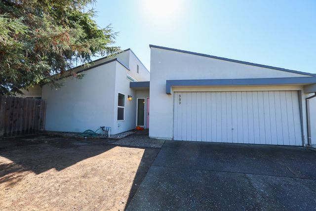 909 Harvard Pl, Woodland, CA 95695