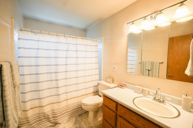 909 Harvard Pl, Woodland, CA 95695