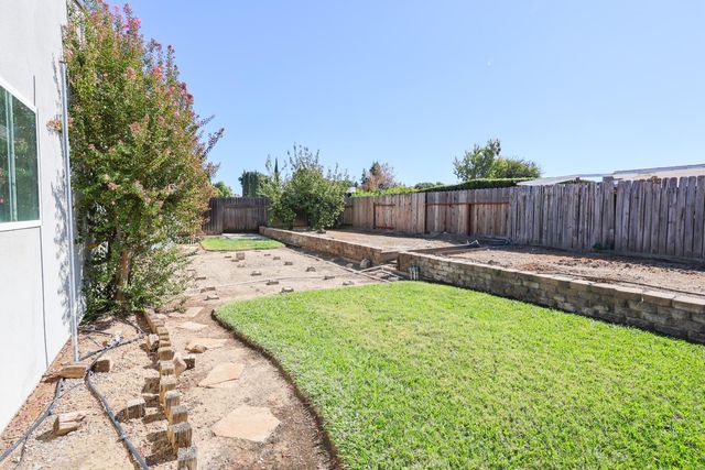 909 Harvard Pl, Woodland, CA 95695