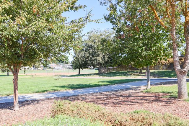 909 Harvard Pl, Woodland, CA 95695