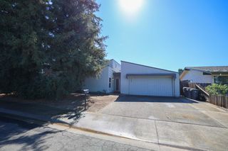 909 Harvard Pl, Woodland, CA 95695