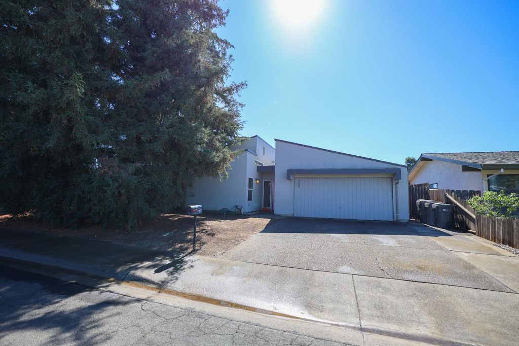 909 Harvard Pl, Woodland, CA 95695