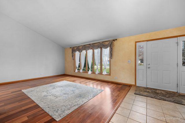 2083 Maplewood Circle, Naperville, IL 60563