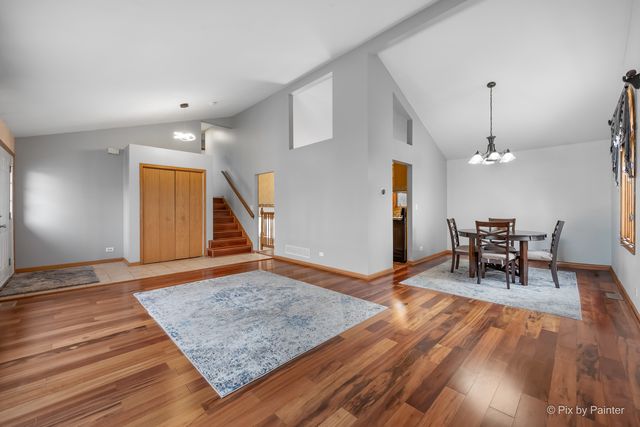 2083 Maplewood Circle, Naperville, IL 60563