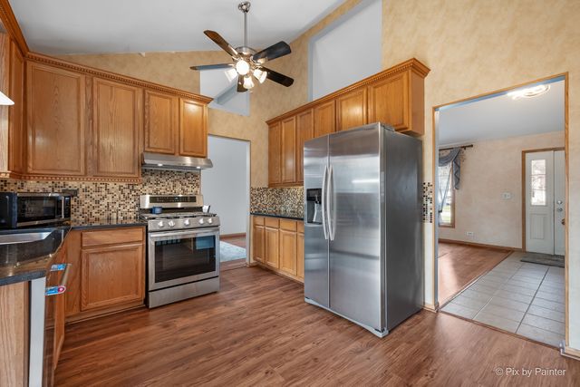 2083 Maplewood Circle, Naperville, IL 60563