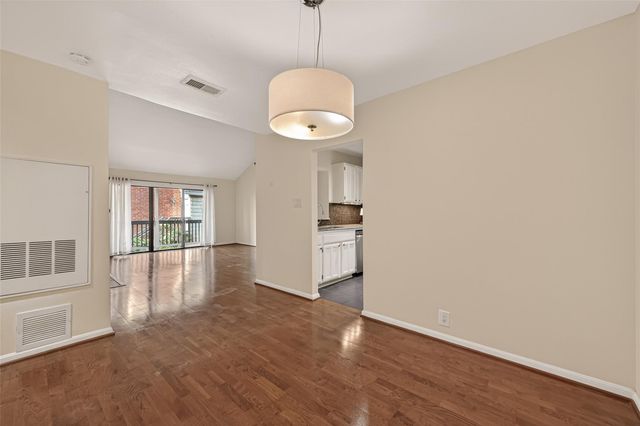 2829 Timmons Lane 144, Houston, TX 77027