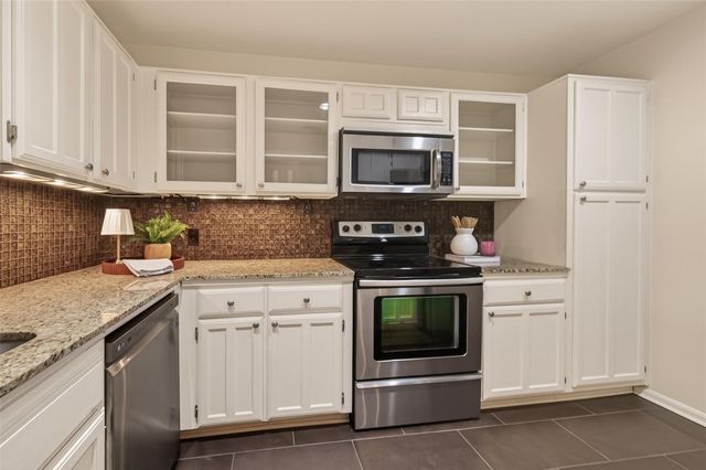 2829 Timmons Lane 144, Houston, TX 77027