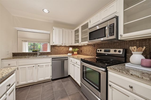 2829 Timmons Lane 144, Houston, TX 77027