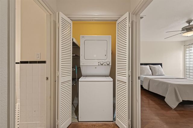 2829 Timmons Lane 144, Houston, TX 77027