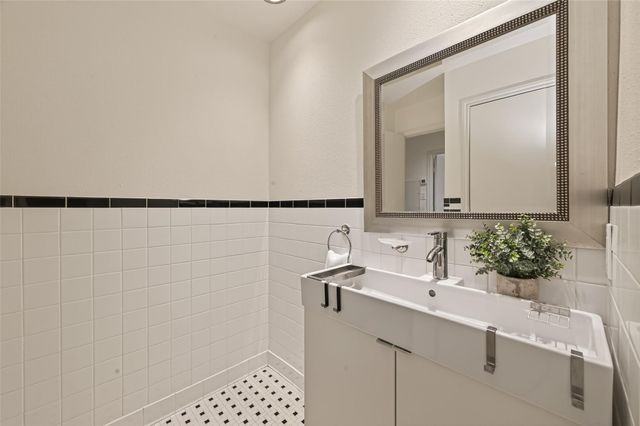 2829 Timmons Lane 144, Houston, TX 77027