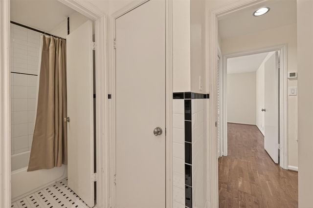 2829 Timmons Lane 144, Houston, TX 77027