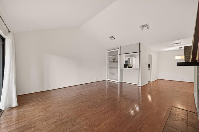 2829 Timmons Lane 144, Houston, TX 77027