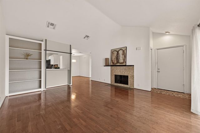 2829 Timmons Lane 144, Houston, TX 77027