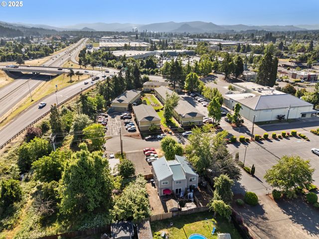1720 17TH St, Springfield, OR 97477