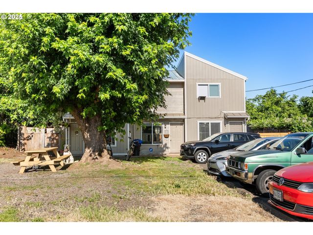 1720 17TH St, Springfield, OR 97477