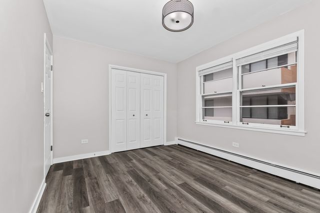 938 NORTH Boulevard 402, Oak Park, IL 60301