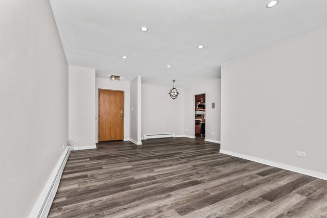 938 NORTH Boulevard 402, Oak Park, IL 60301