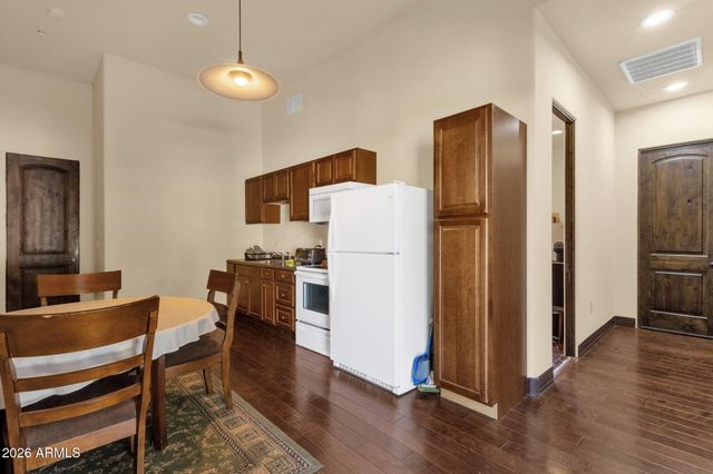 7320 E SWEETWATER Avenue, Scottsdale, AZ 85260