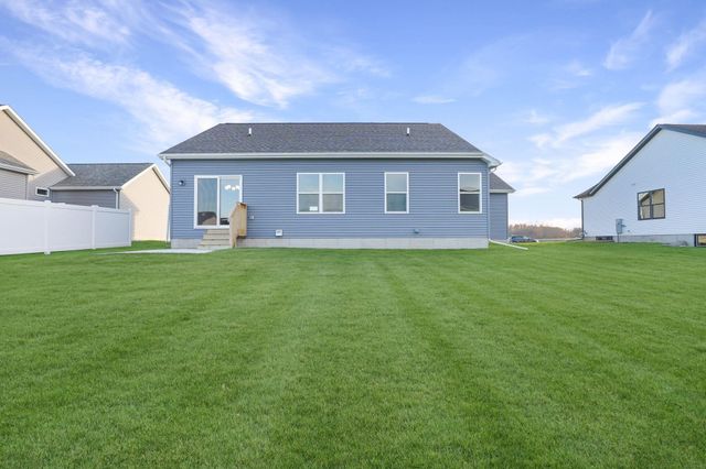 2735 Amber Valley Road, Cedar Falls, IA 50613