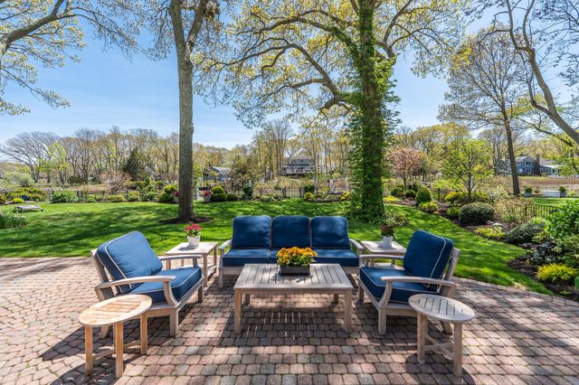 2300 Glenn Road, Southold, NY 11971