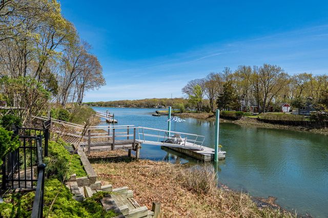 2300 Glenn Road, Southold, NY 11971