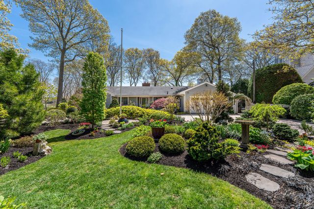 2300 Glenn Road, Southold, NY 11971