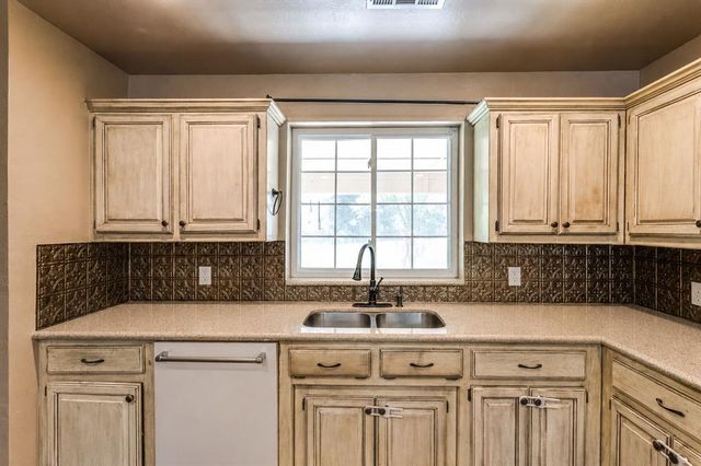 1901 S Country Club Road, Newcastle, OK 73065