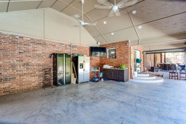 1901 S Country Club Road, Newcastle, OK 73065