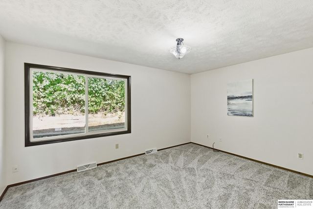 1606 Farrell Drive, Bellevue, NE 68005